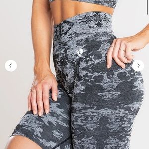 Women’s best camo seamless